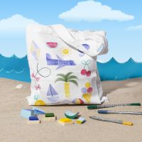 Des sacs de provisions décorés de motifs d'été tamponés