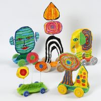 Sculptures sur roues en carton recyclé et bandes plâtrées