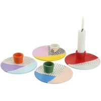 Assiettes pour bougies colorées décorées de motifs