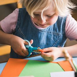 Fiskars Ciseaux pour enfants avec livre d’activités