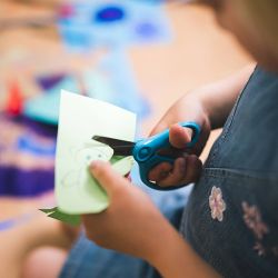 Fiskars Ciseaux pour enfants avec livre d’activités